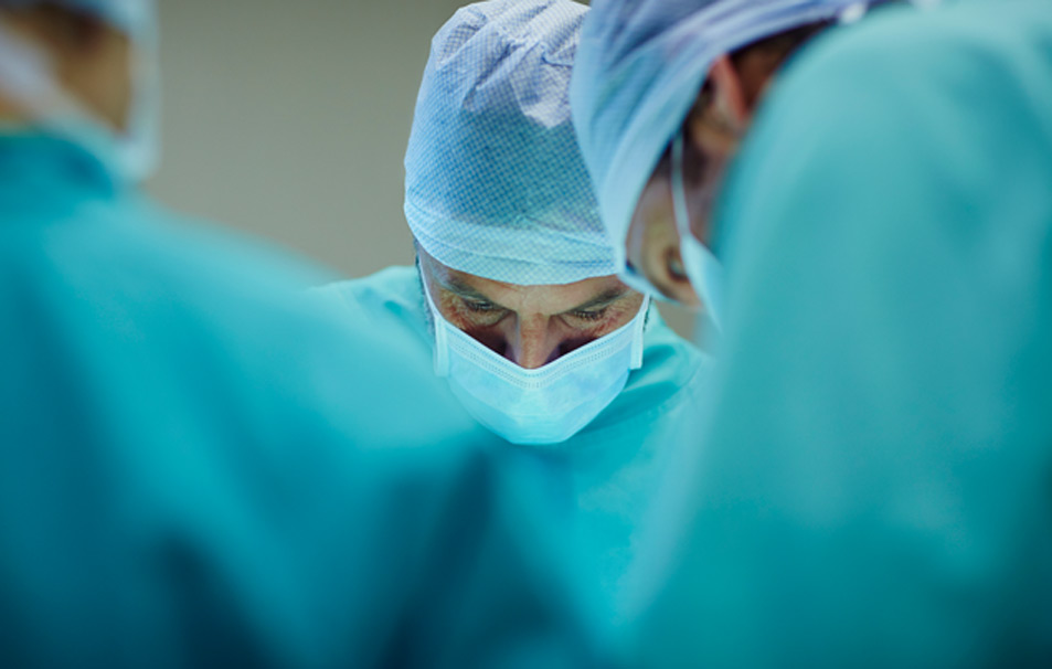 Surgeons-performing-endoscopic-sleeve-gastroplasty